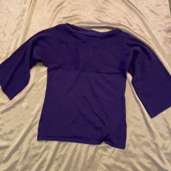 Beautiful purple sweater - Picture 1 of 6